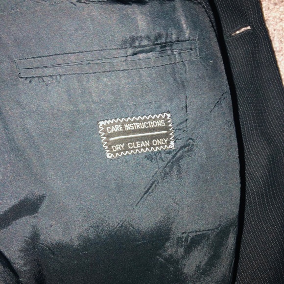 Armani - Picture 4 of 4